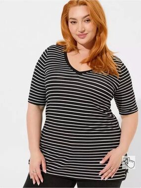NWT Torrid Super Soft Black & White Striped V-Neck Tunic Tee Size 00 (12/L)